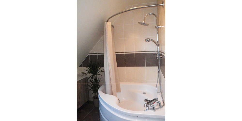 Barre de rideau de douche d\'angle GalboBain et baignoire ulysse 2 de ... Barre de rideau de douche d\'angle GalboBain et baignoire ulysse 2 de ...