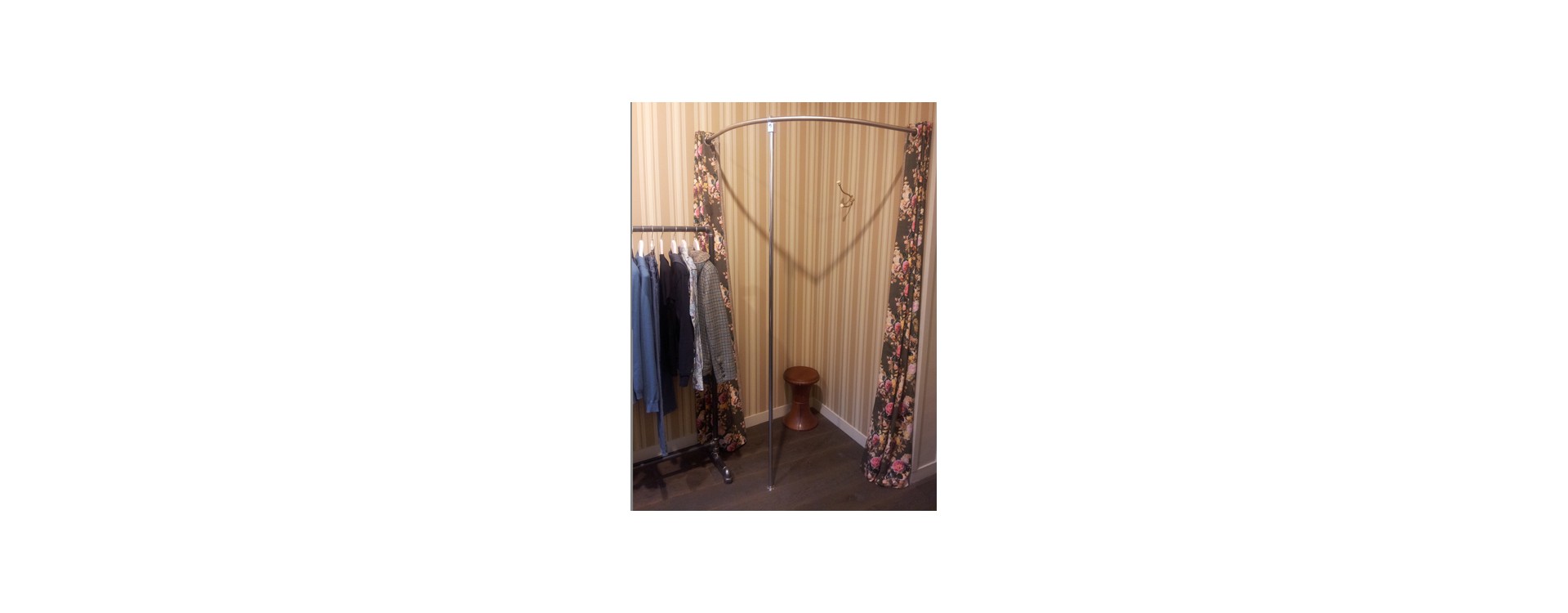 cabine de la essayage Le but est de fournir tous les éléments de décision nécessaires, afin que l'utilisateur puisse faire la sélection des vêtements spécifiques qui seraient en rayon dans votre magasin category. cabine de la essayage Le but est de fournir tous les éléments de décision nécessaires, afin que l'utilisateur puisse faire la sélection des vêtements spécifiques qui seraient en rayon dans votre magasin category.