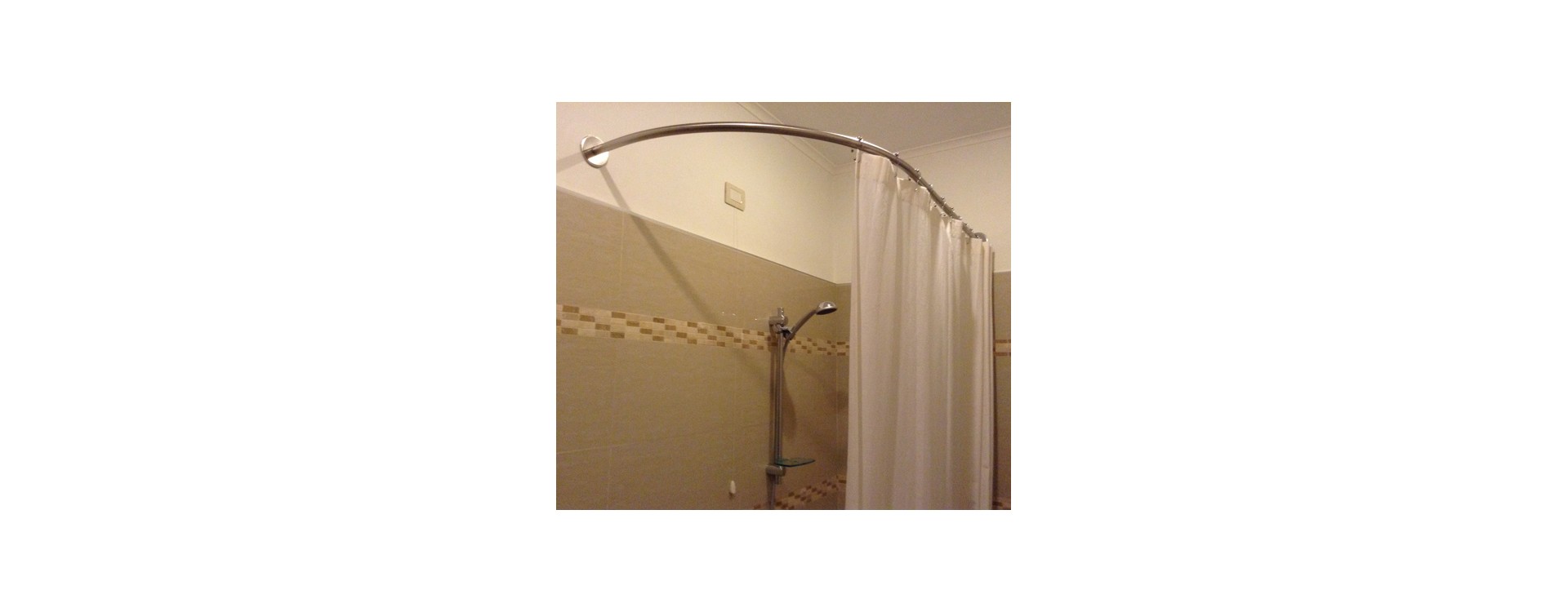 Paroi de douche pour baignoire asymétrique: la tringle à rideau de ... Paroi de douche pour baignoire asymétrique: la tringle à rideau de ...